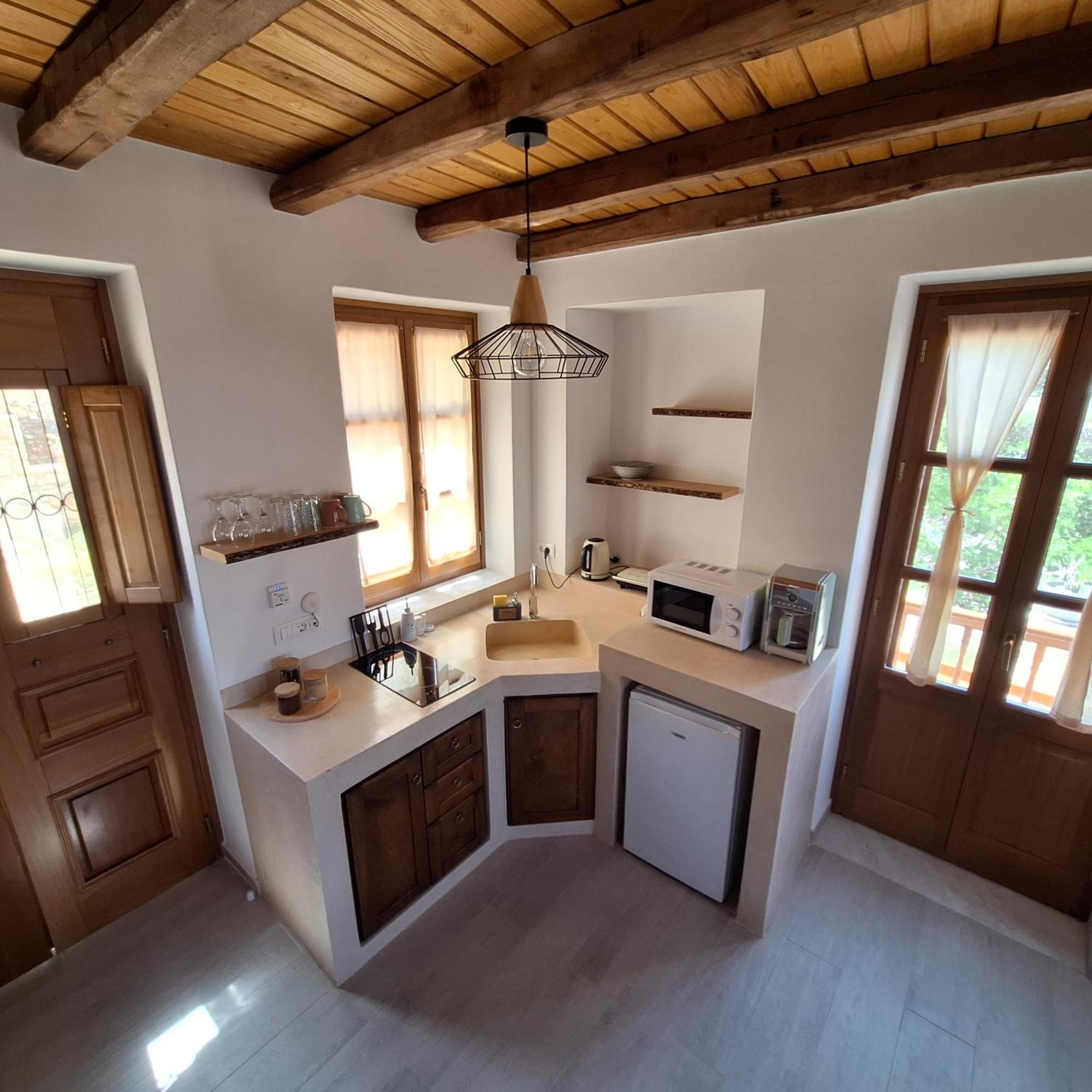 To Pefko - Mezzanines - *