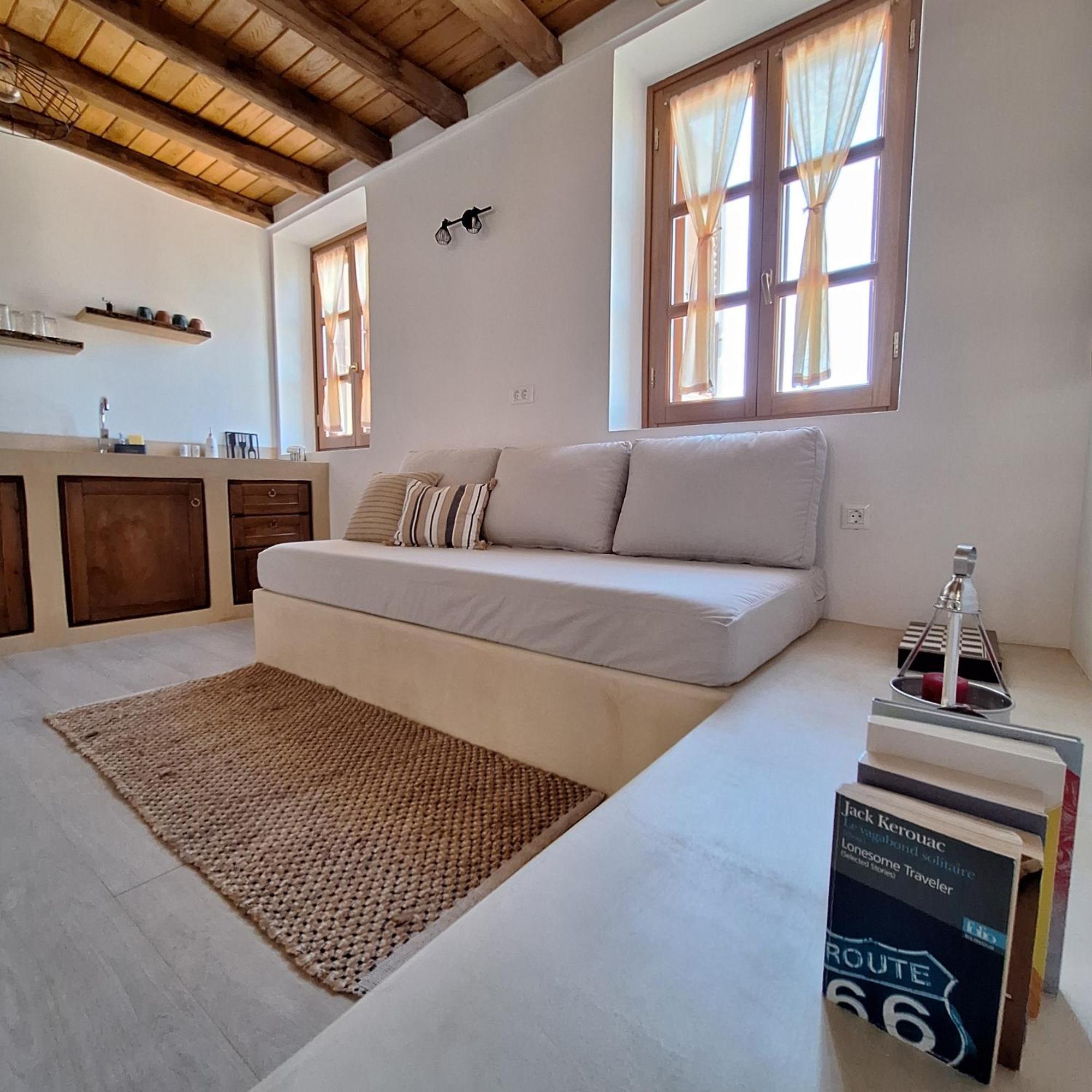 To Pefko - Mezzanines -